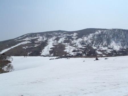右側が山頂と左が最高点
