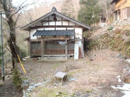 廃村。「宗金寺」というお寺らしいがやってなさそう