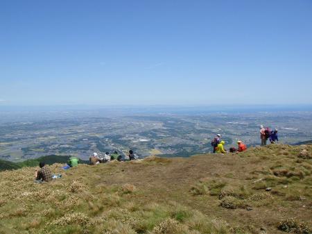 山頂からは標高差がまるまるあるので高度感がある