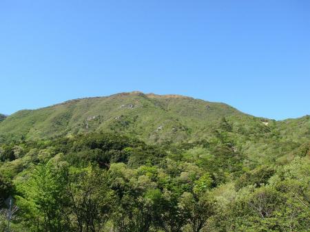 下山して車内から竜ヶ岳を撮影
