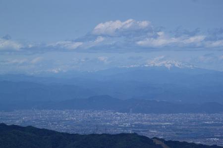 乗鞍岳とその向こう側に北アルプス