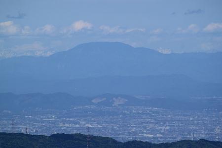 恵那山アップ。その向こうに南アルプスまでも