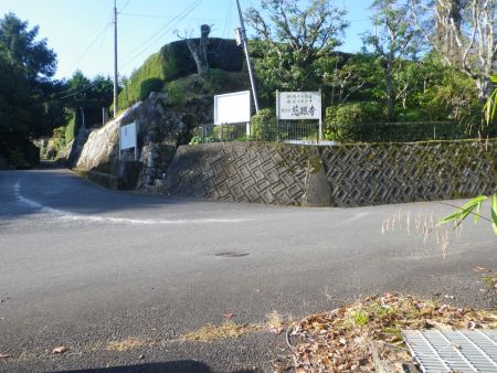 慈眼寺のところのここを右へ行く