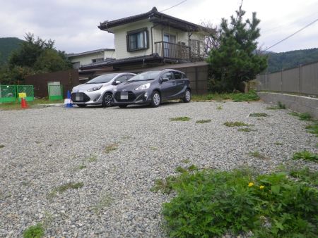 有料駐車場に到着。道路歩きは最初ほど長くなかった。本日も短い山行だったけどお疲れ様でした