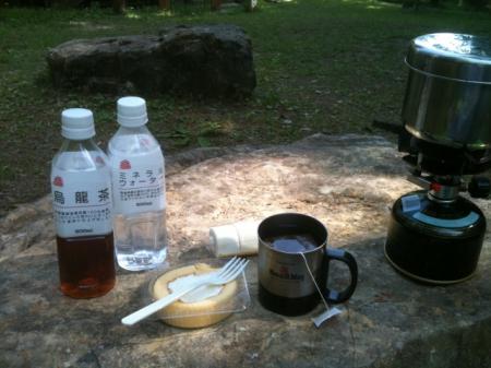 山の喫茶店ではデザートで紅茶とケーキ♪