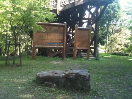 竜王山の山頂広場と展望台