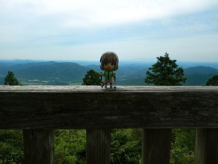 せっかくなので雪村あおいちゃんとバックに展望を入れて撮影しておいた