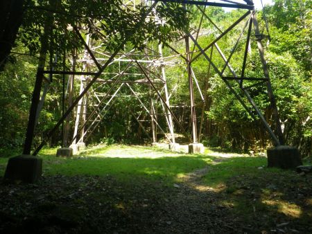 そういえばこんな鉄塔があったことを思い出した。以前に歩いた時の記憶がよみがえる