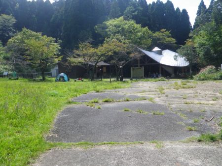 勝尾寺園地に到着。コロナ禍でもアウトドアを満喫している人が結構いた