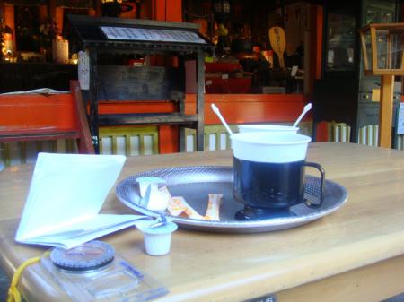 母公堂の駐車場でコーヒーを頂く