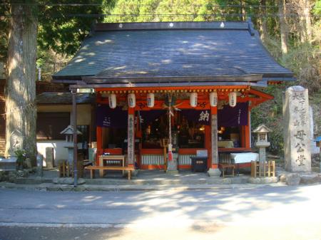 母公堂。今日はここからスタート