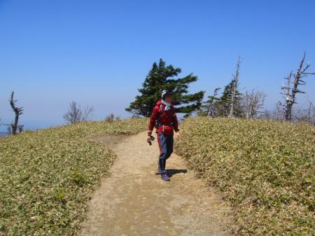 ひでぶーさんも歩いている