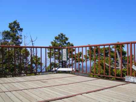 稲村ヶ岳(1725.9m)に到着