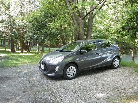 岡稲荷神社のすぐ隣にちょうどいいスペースがあったのでそこに駐車してスタート