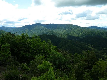 真東を見てみると登ろうとしていた西脇市最高峰の西光寺山が望めた。今度は絶対にあそこに登ってやるぞ！