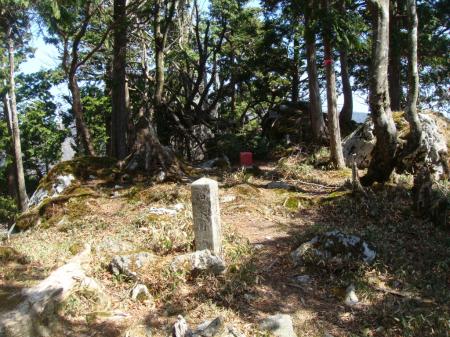 三津河落山の最高点で如来月(1654m)に到着