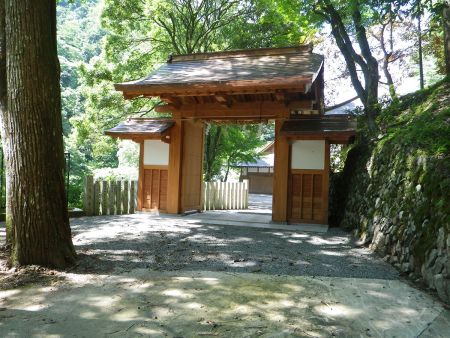 光滝寺まで下ってきた。ここは一般人でも入れるのかな！？