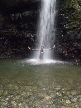 滝に入って撮影