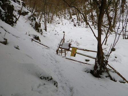 この立入禁止の看板のところは覚えてる。やっとここまで来たかって感じだった