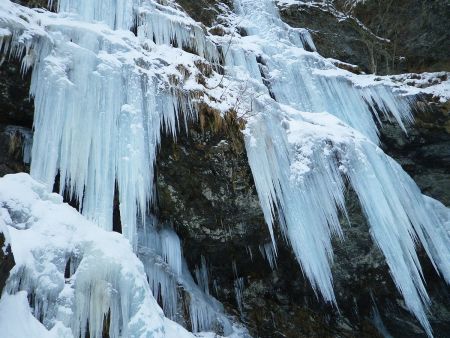 やっとシェイクスピア氷瀑群に到着。もはや前回のような広い場所ではなくなっていたけど、なんとかバーナーを設置できる場所を確保した