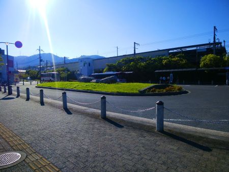 JR河内磐船駅の近くにあるコインパーキングに駐車してスタート