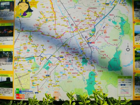 駅前に案内板があった。まず向かうのは獅子窟寺