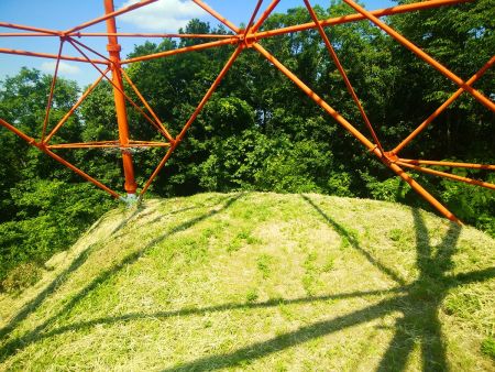 ここが地図上では東照山のピークで鉄塔の下になるけど、山頂プレートなど見つからなかった