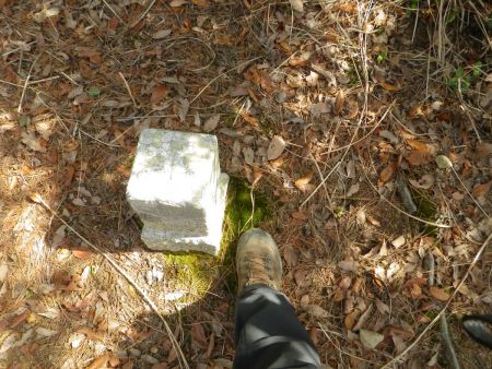 四石山の三角点を撮影しておいた。立派だけど二等三角点らしい