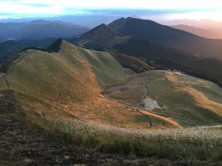 オレンジに染まる曽爾高原。でもまだ少し時間は早いかな