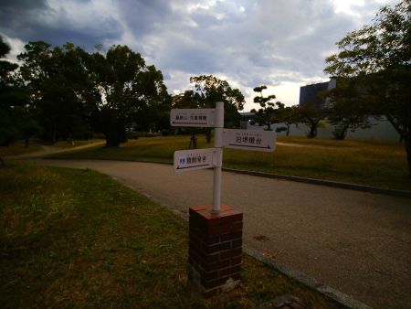 ここも道標に従って蘇鉄山のほうへ行く