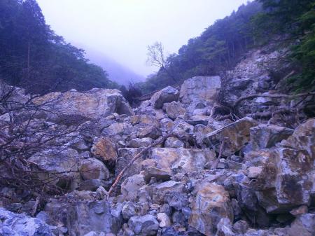 河原小屋跡地。土砂崩れでこんな状態