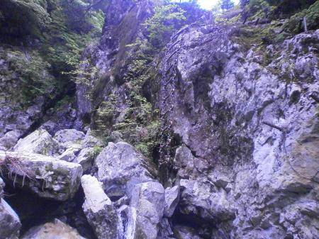 オーバーハング岩