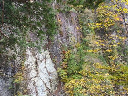 迫力ある岩肌だ