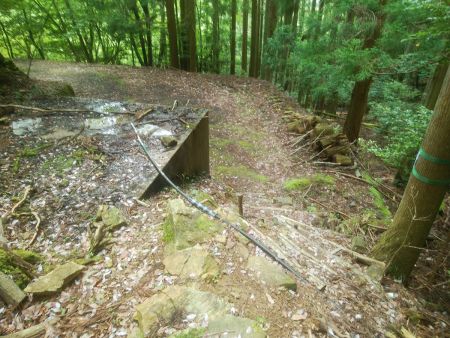なんとか登山口まで下山できて道路に出た