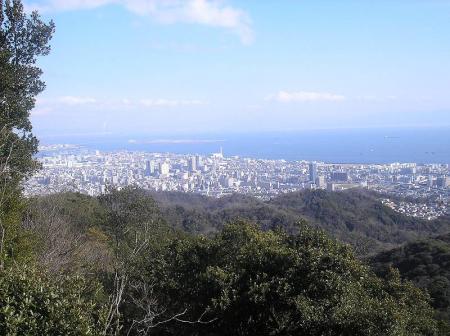 神戸方面の市街地が見えてきたけど、西側だけでやはり中心部は見えないのね