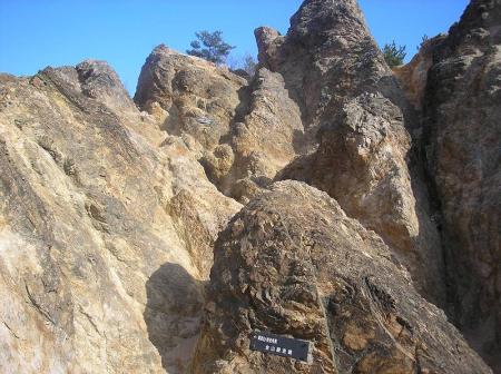 岩場を登っていく。登山もこういうのが楽しいんだよね