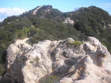 岩場を歩いて行くけど、危険なのは細いところだけであとはどうってことなかった