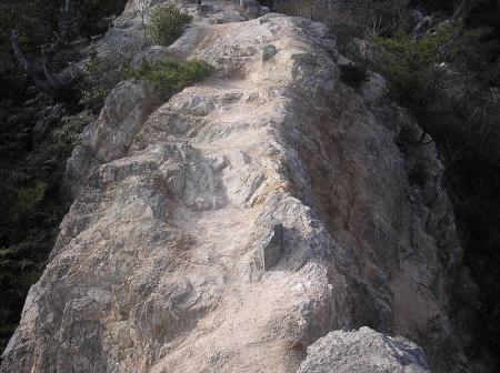 ここも左右がスパンっと切れてる細い道だけど、よほどバランスを崩さない限りは余裕で行ける