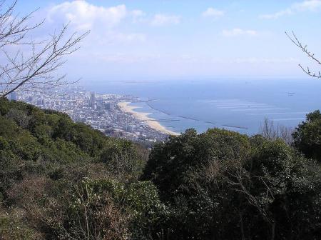 神戸側も海岸や市街地が見えるけど神戸の中心街までは見えてないかな