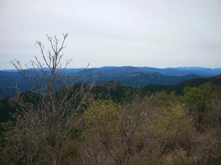 南側の展望。山々が見えるが何の山が見えているのか調べていない（汗
