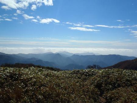南側、画像では見えませんが、遠く台高山脈、大台ヶ原も見えていました