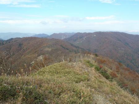 展望の良い稜線道を下ります