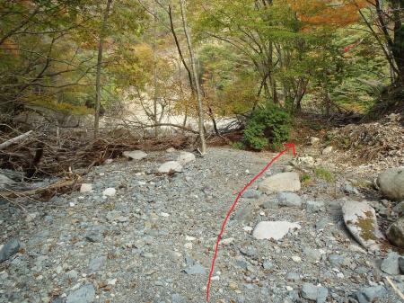 ちょいルートを見失いやすいがここを右へ