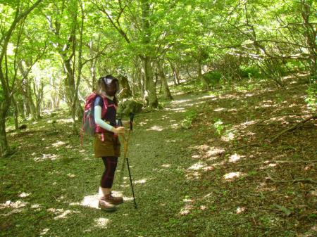 虫がうざいので購入した虫用の防護ネットを装着するS嬢