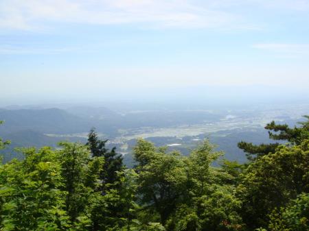 南側の展望。黄砂で霞んでいる