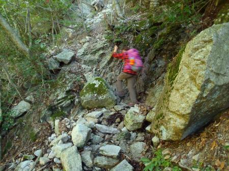 岩場の細いトラバース地点など結構面白いルート