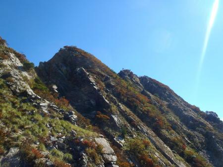 尾根を歩いている人がみえたけど写真ではわからないなぁ