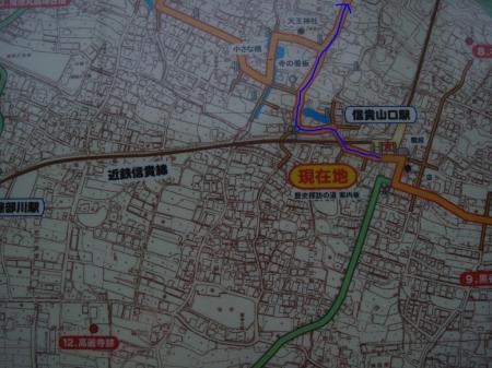 現在地より踏切を渡ってまずは法蔵寺を目指す