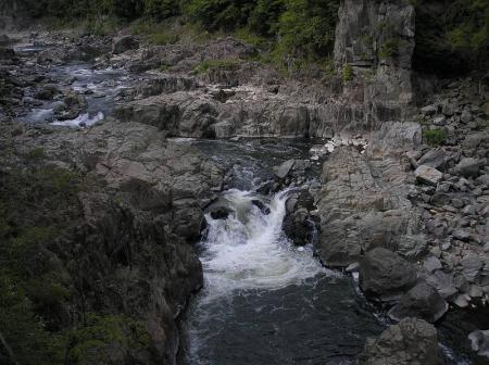 ちょっとした滝なんかも見れたりする