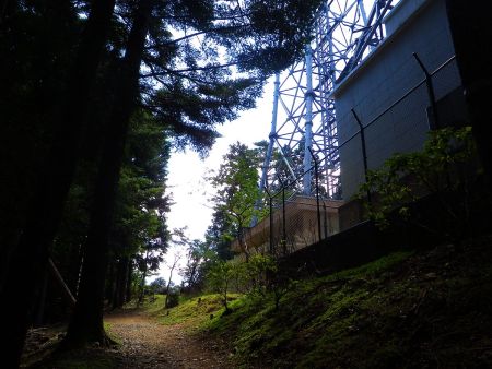 この電波塔のところまでくると山頂はあともう少し
